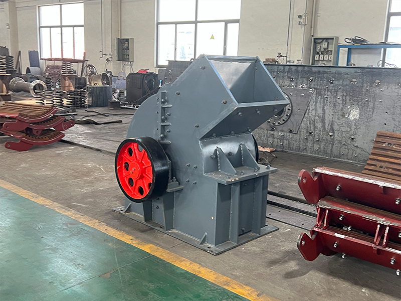 時產(chǎn)100-300噸的錘式破碎機(jī)的選擇 1 时产100-300吨的锤式破碎机的选择 - 时产100-300吨锤式破碎机(images 1)